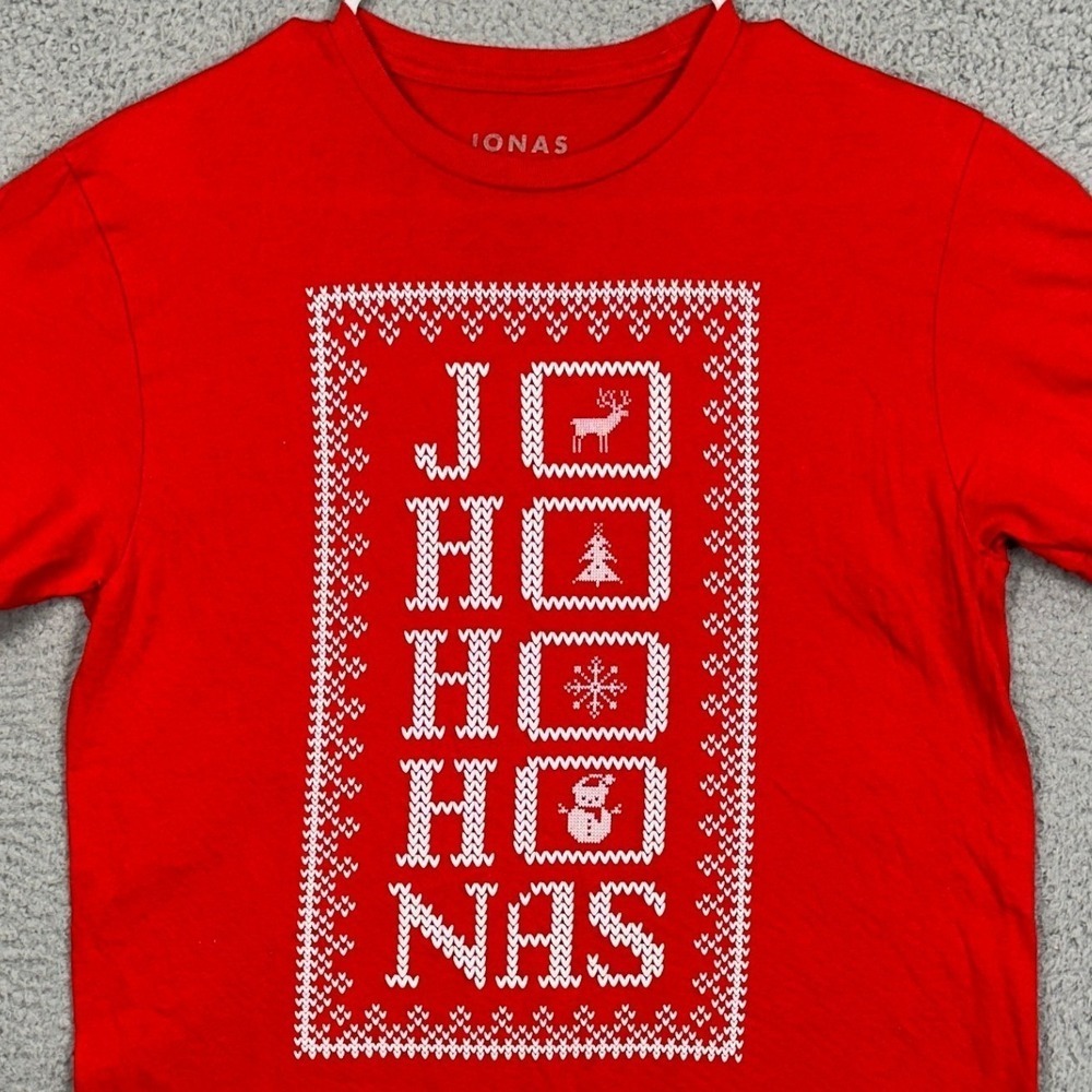Jonas Brothers Mens Medium T-Shirt Graphic Tee Red Christmas Short Sleeve EUC